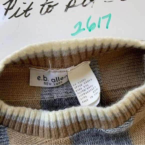 E.B. ALLEN NEW YORK Vintage pullover short sleeve sweater - Picture 9 of 11